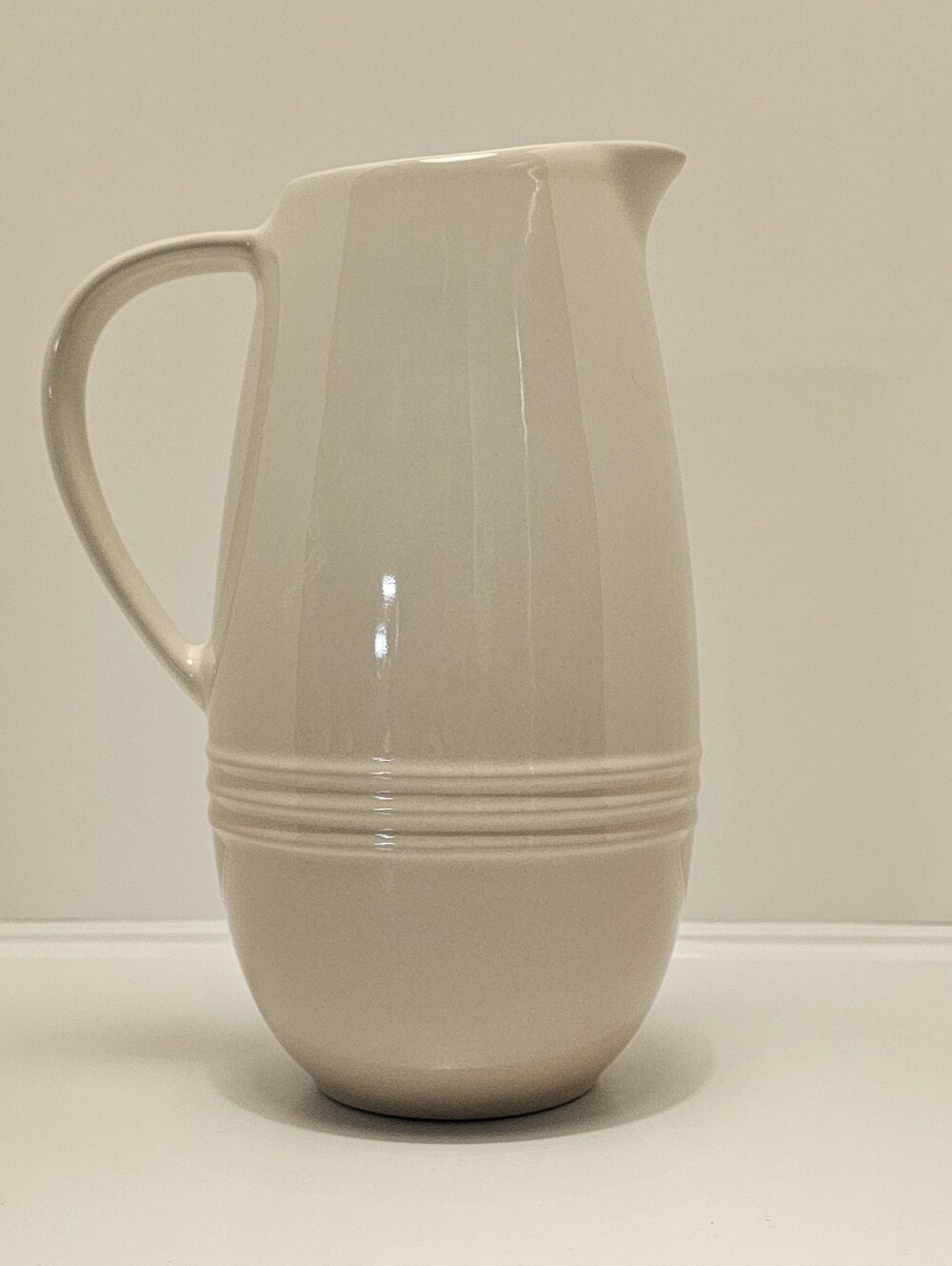 Le Creuset 1.6L Signature Slim Pitcher - Picture 3 of 6